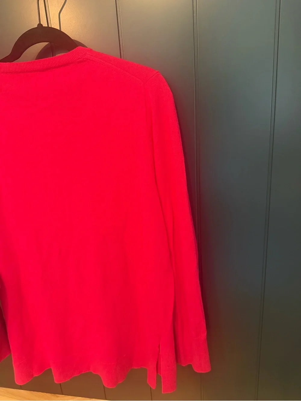 🌺 NEW J.CREW V-Neck Sweater in Bright Hot Pink - Picture 7 of 12